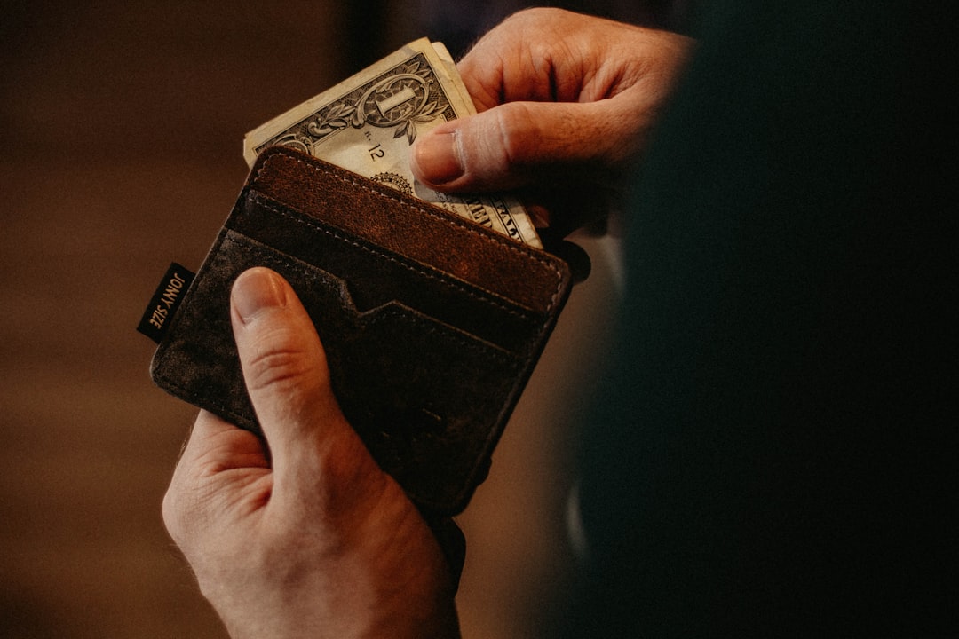 Geld besparen zonder te leven als een kluizenaar